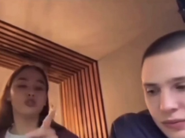 На пунктах выдачи начали раздавать новогоднее обострение.