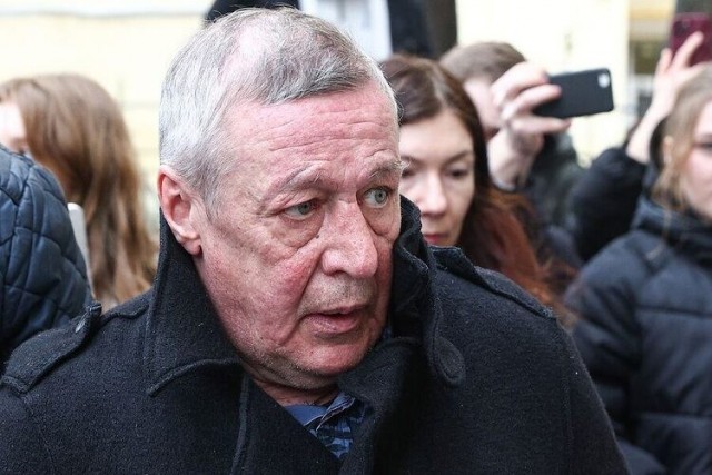 "Здесь дурдом": Ефремов попросился назад в колонию