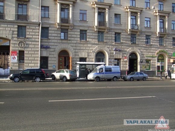 Служба идет - милиционер спит...