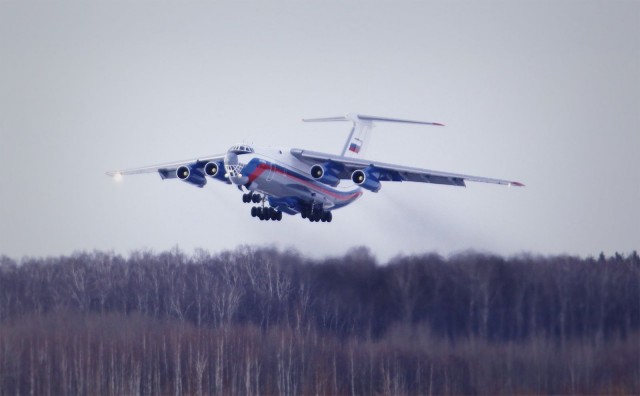 Крутой заход на посадку Ил-76 и спутный след