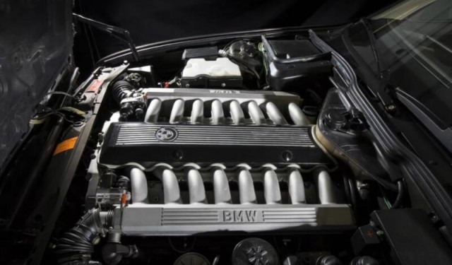 BMW E32 с двигателем V16 – безумный концепт, который так и не пошел в серию