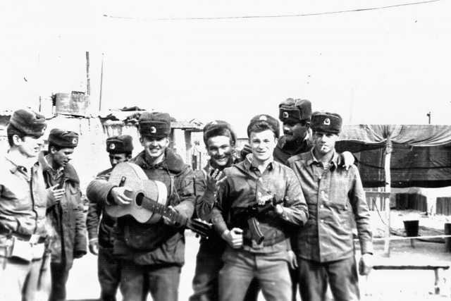 От хлебореза до свинаря. Какие армейские должности считались «блатными» для советских солдат-срочников?