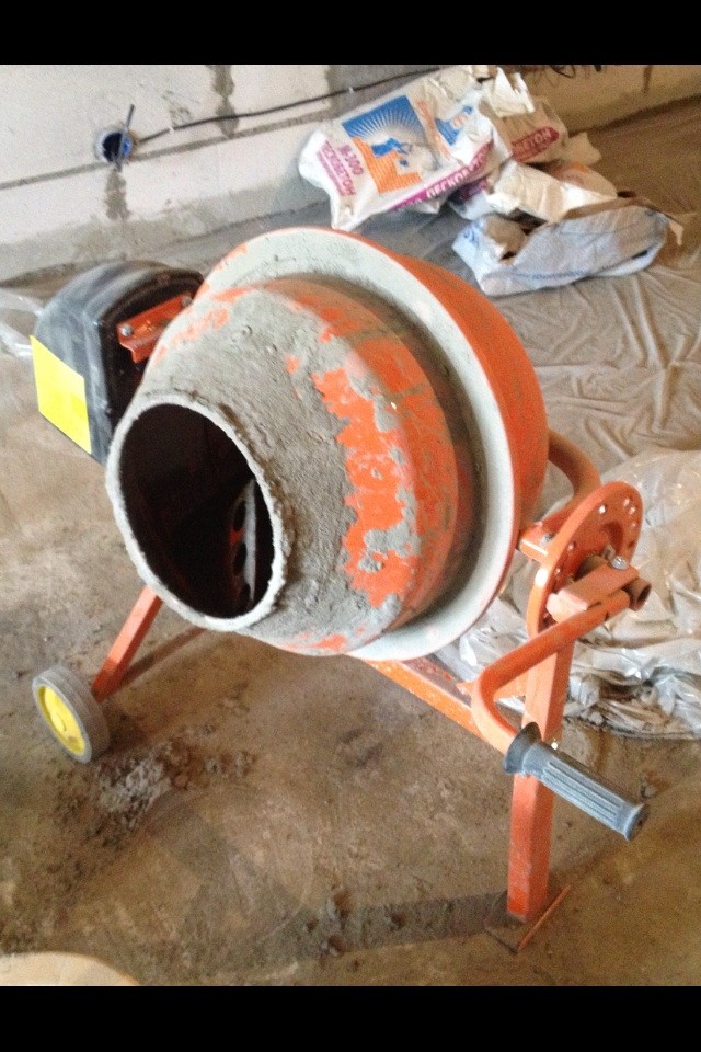 Мутим стяжку в ванную