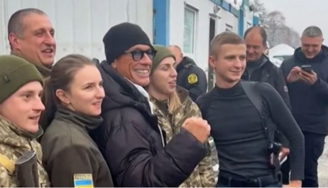 Жан-Клод Ван Дамм записал обращение к Путину, в котором рассказал о желании приехать в Россию в качестве посланника мира