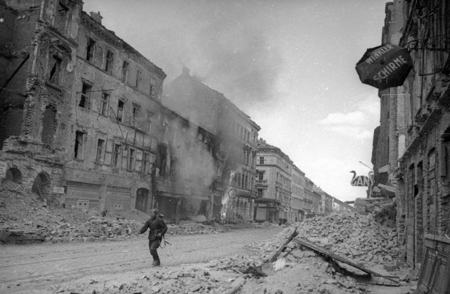 Фотограф Евгений Халдей