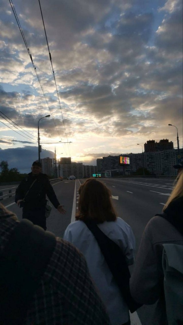 Над МКАДом, там, где Химки
цепляются за последние следы цивилизации, разразился хаос.