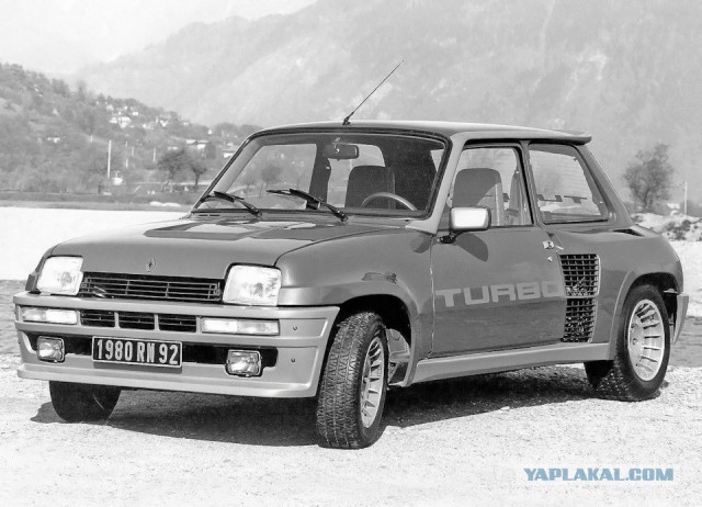 Найденный в гараже Renault 5 1982 года выпуска продан за рекордную цену: на одометре было всего 12 километров