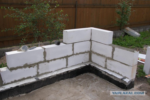 Беседка скромная и необычная...