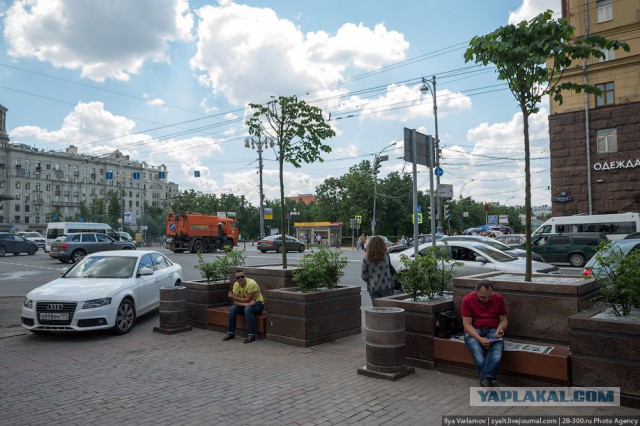 На Тверской улице в Москве демонтируют троллейбусные сети и организуют парковки