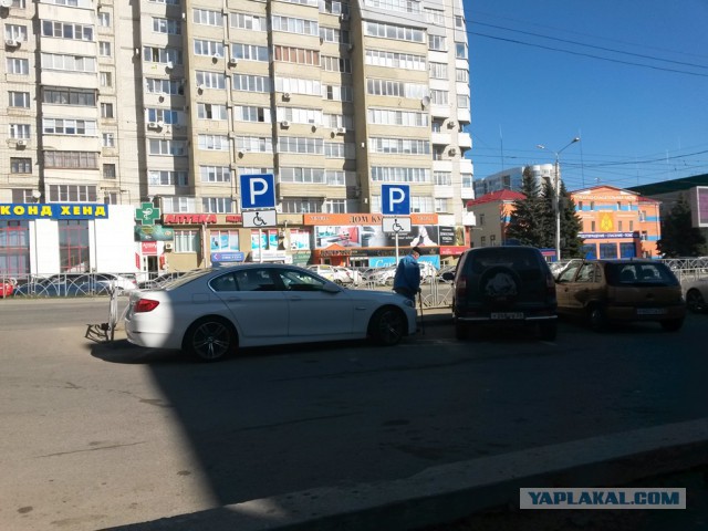 Езда по тротуарам и газонам: негде ездить или просто .. Разрушаем быдло-мифы водятлов!