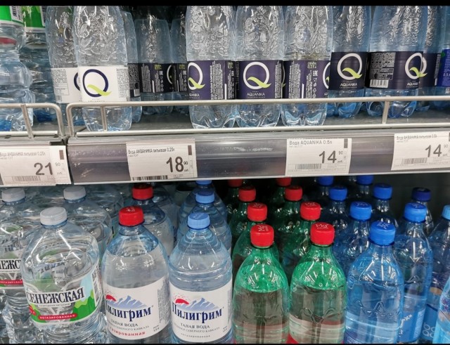 Повышая цены на продукты магазины иногда теряют связь с реальностью. Магазин "Магнит" - обычная селедка по 800 рублей за кг