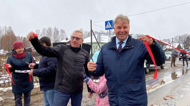 Позор дня: так выглядит дорога к отремонтированному мосту через реку Кичменьга в Вологодской области