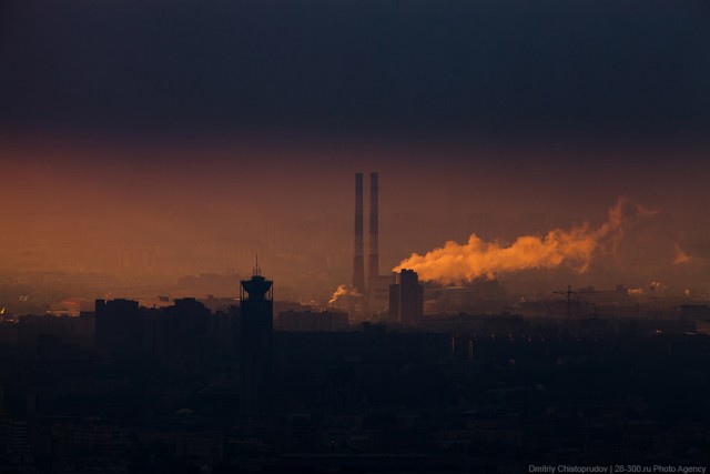 Необычный рассвет над Москвой