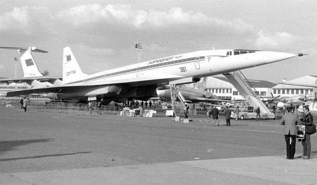 31 декабря 1968 года совершил первый в мире полет сверхзвуковой пассажирский самолет Ту-144