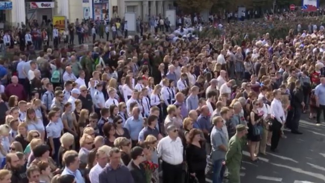 На прощание с Захарченко в Донецке пришли более 120 тысяч человек