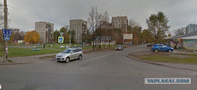 Нельзя на пешеходном переходе стоять. Никому
