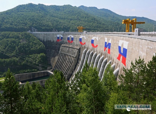 Рогозин предложил украсить космические ракеты и корабли хохломой и гжелью