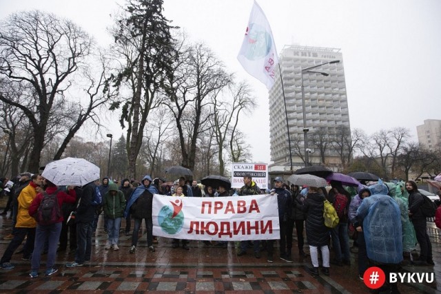 «Нет COVID-фашизму»