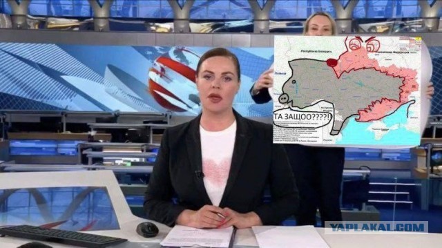 Журналистку Марину Овсянникову, выбежавшую с антивоенным плакатом в эфире на «Первом канале», выгнали и из немецкого издания