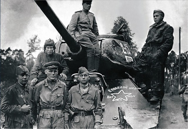 Фотографии связанных с историей Красной и Советской Армии.