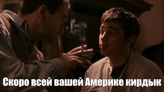 В Москве женщина патриот отчитала подростка в ТЦ за то, что он был одет в худи цветов американского флага.