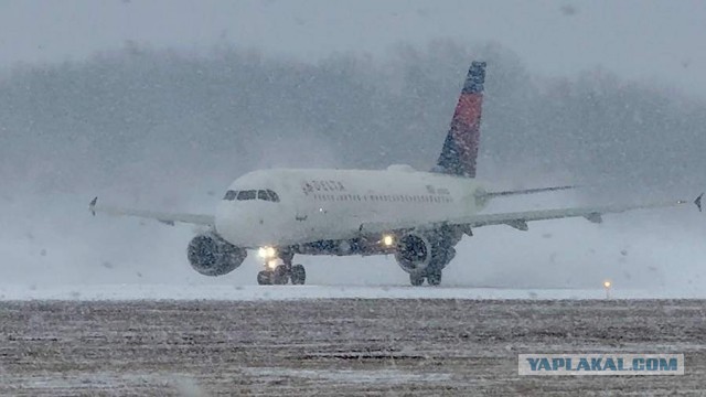 Более 235 млн человек могут оказаться на пути снежного шторма в США