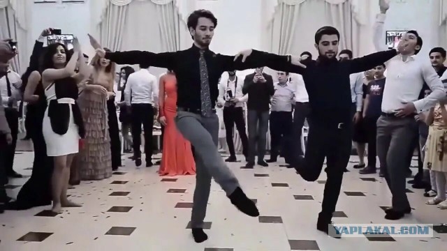 Пары в России почему то массово отказываются от пышных свадеб.
