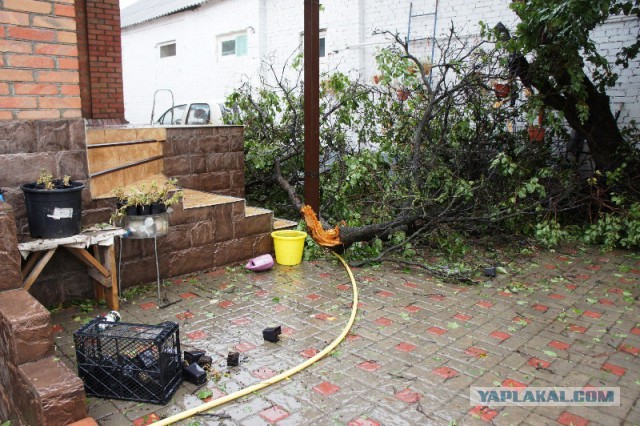 В Ростовской области бушует ураган