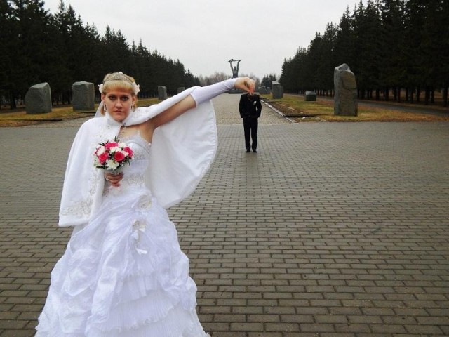 Накатив стакан чистого спирта, фотограф начал свадебную фотосессию