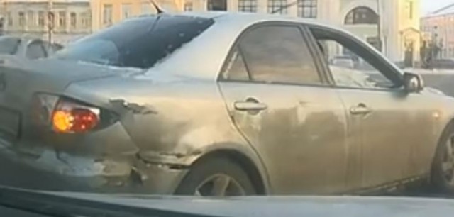 Конфликт на дороге: ярославец набросился на машину женщины с ребёнком