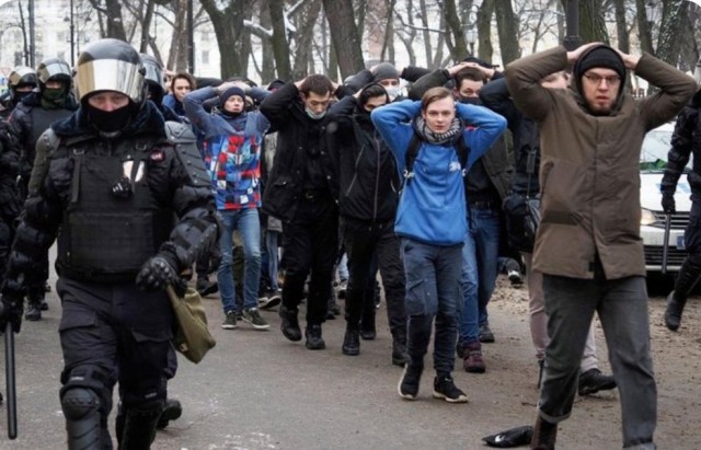 Кремль отреагировал на жалобы о насилии со стороны силовиков на митинге