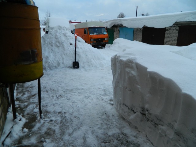 Пятнично! Погода хорошая - приехал в гараж, шашлыки пожарить