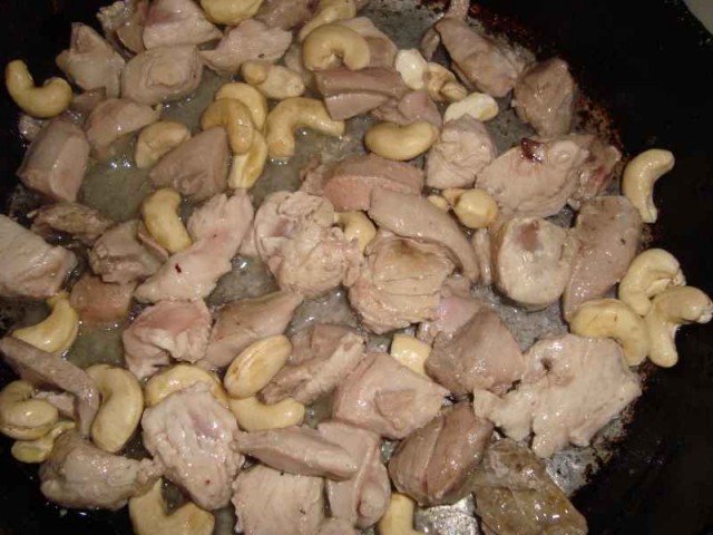 Кус-кус с овощами, кешью и курицей