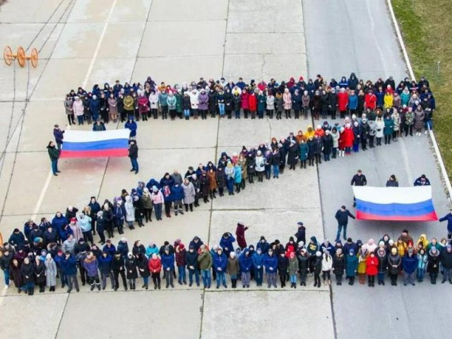 К месту гибели военкора Владлена Татарского начали приносить цветы