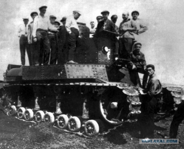 Первые танки, уже не трактор!