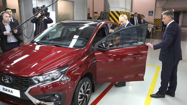 Массовый выпуск Lada Iskra отложен до 2026 года, сообщают  партнёры АвтоВАЗа.