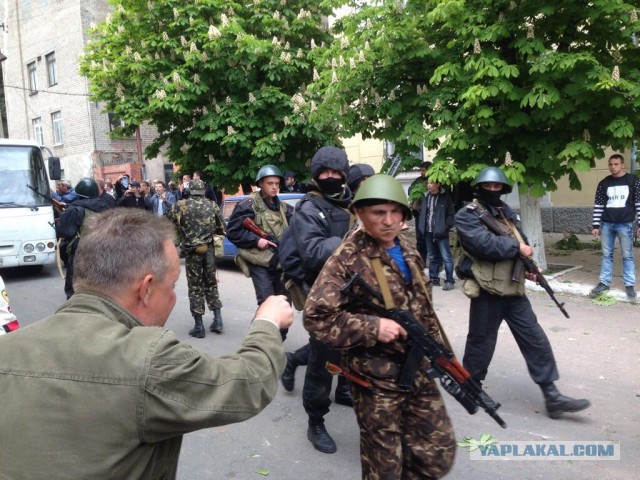 Покадровый разбор видео расстрела толпы