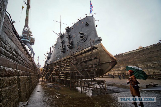 Вывод крейсера "Аврора" на ремонт