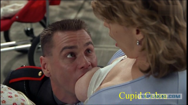 Британская баронесса подняла на руки 22-летнего вьетнамца, приняв его за маленького мальчика