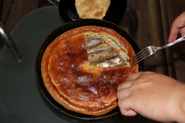 Пирог с мойвой