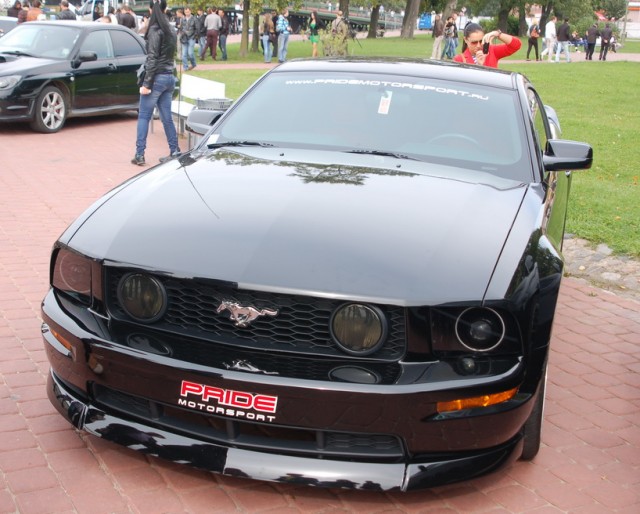 Авто Вернисаж на Неве.