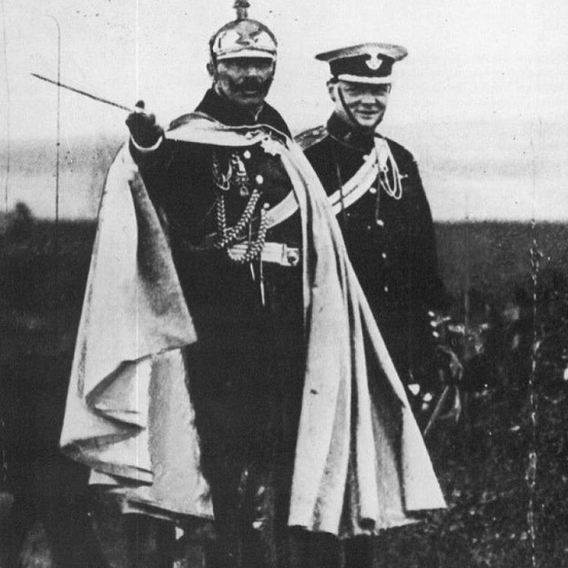 История в фотографиях