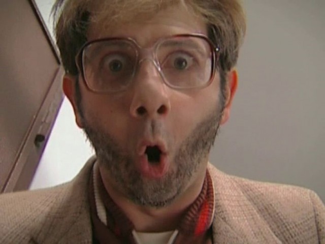 Вежливые полицейские в Голландии очень вежливо заботятся, чтобы люди были здоровы и соблюдали карантин!