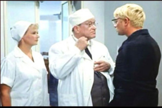 Шурик кавказская пленница психбольница. Шурик в психушке. Смех шурик. Шурик в смирительной рубашке кавказская пленница. Кавказская пленница шурик в психушке.