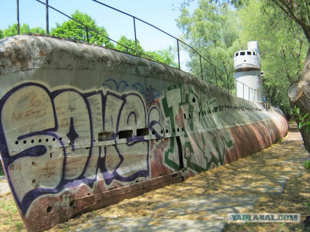 Подводная лодка в городе