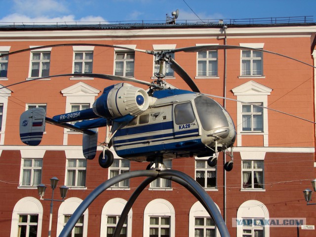 Ка-26 рассыпает удобрение