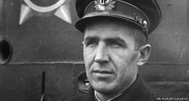 Подводник Пётр Грищенко, его представляли к званию ГСС более десяти раз. По боевым показателям «Л-3» не имела себе равных.