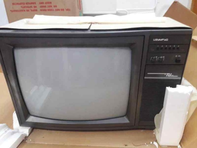 Капсула времени. Новосибирец 30 лет хранил новый телевизор «Изумруд» в упаковке