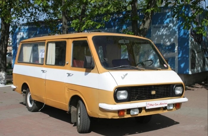 Модные и яркие девяностые