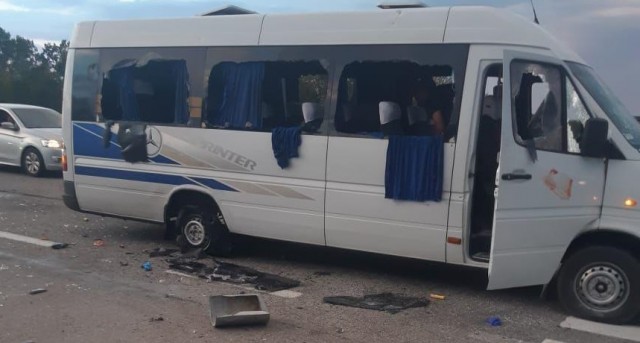 Нацкорпус Азов расстрелял автобус. Есть тяжело раненные